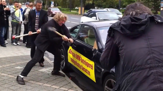 Man Who Sledgehammered His BMW M6 Has To Return It In Good Condition